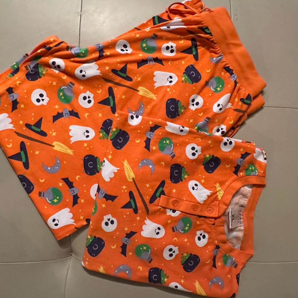 Halloween Pajama Pants & Long Sleeve Top Set! 🎃 Great quality! Size XL